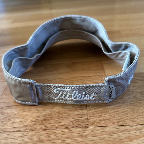 Titleist Pro V1 Golf Visor Tan White - Picture 4 of 9